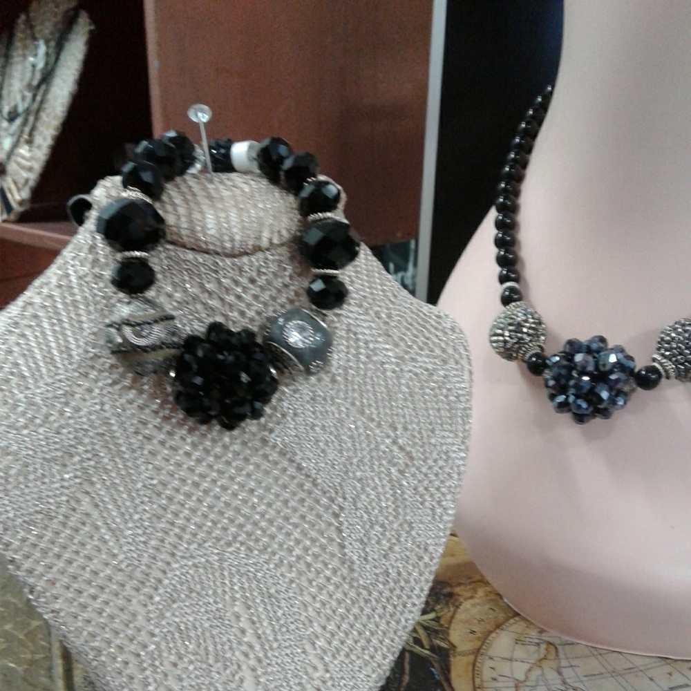 Negro tibetano. Collar y pulsera.